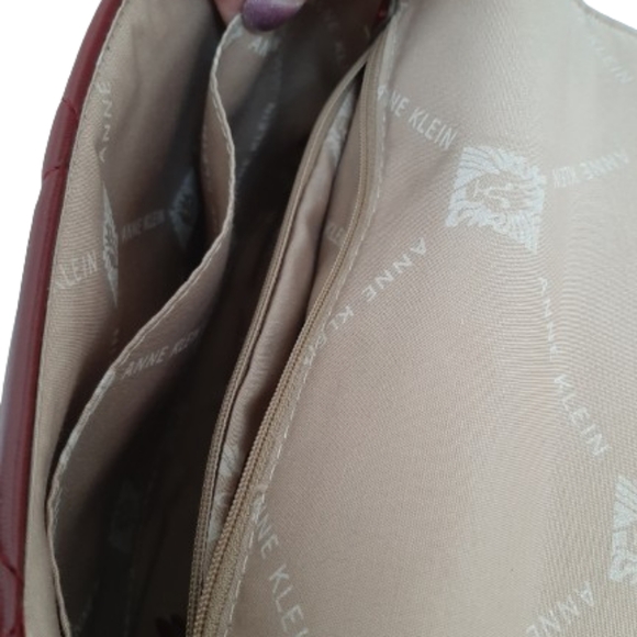 ANN KLEIN 👛 NWOT - Adorable Maroon Handbag for Women - Size: Medium - Picture 10 of 15